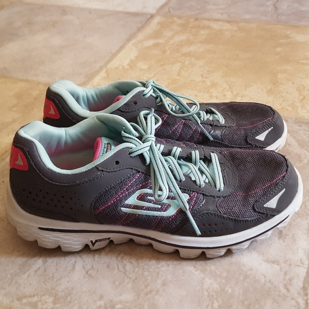 Skechers like new Go Walk tennis shoes size 7